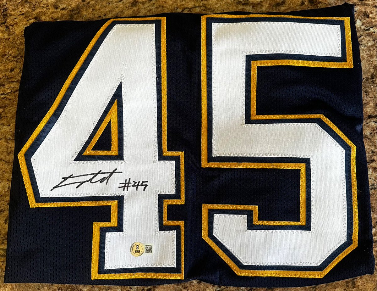 LAC_Unleashed's tweet image. ⚡️VICTORY MONDAY GIVEAWAY⚡️

Win a custom signed #Chargers Tuli Tuipulotu jersey! 

TO QUALIFY:
1) RT &amp;amp; follow
2) Subscribe on YouTube
3) Reply with sub screenshot 

Winner will be announced 11/25/24 prior to MNF kickoff.