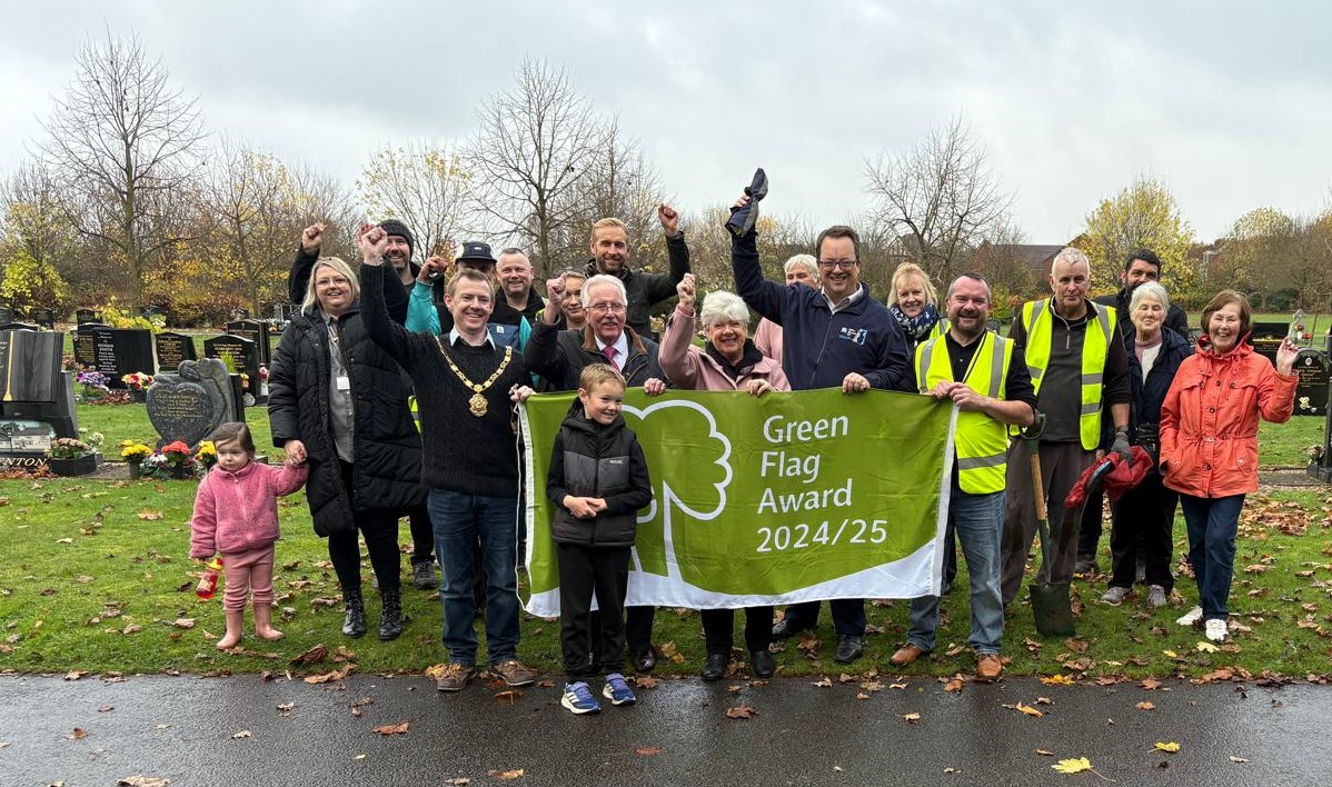 south_staffs's tweet photo. 🌷Over 50 volunteers joined us at Sytch Lane Cemetery, Wombourne on Saturday for our bulb planting and Green Flag raising event.  
👏We’d like to say a huge thank you to everyone that came along and made the day a success! 
@GreenFlagAward @KeepBritainTidy https://t.co/eviPIqZNF5