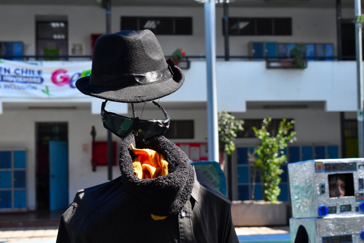 Una entretenida jornada de celebración tuvo la comunidad de liceo Profesora Aurelia Rojas Burgos de La Pintana, por su 30 aniversario. En esta jornada se presentaron diferentes alianzas, donde se disfrutó de un creativo desfile de disfraces.
<a href="/ClaudiaPizarro/">Claudia Pizarro</a> 
<a href="/MuniLaPintana/">Municipalidad de La Pintana</a>