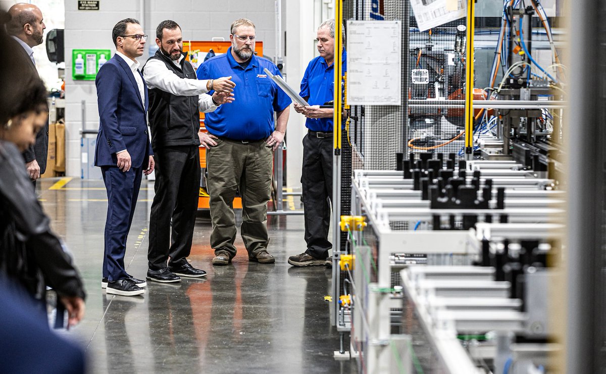 DCEDSecretary's tweet image. Honored to join @GovernorShapiro at Joseph Machine Co. to celebrate a $2M investment in #ManufacturingInPA. They’re expanding operations + adding 35 jobs making machines to produce parts for automotive, aerospace, energy, &amp;amp; renewable power. #PAGetsItDone 
ow.ly/4eEn50U9fGB