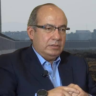 AngMariscal4T's tweet photo. Con el rigor que se merece...

¿Fue @FelipeCalderon Hinojosa un buen presidente?

A) Muy bueno
B) Bueno a regular
C) Regular a malo
D) Una mierda  🤷 https://t.co/YV42n0lC8K