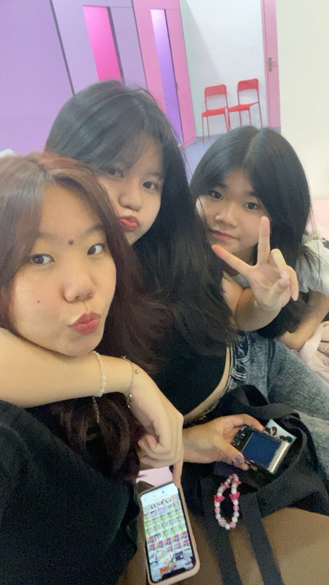 🅰️lin tweet media