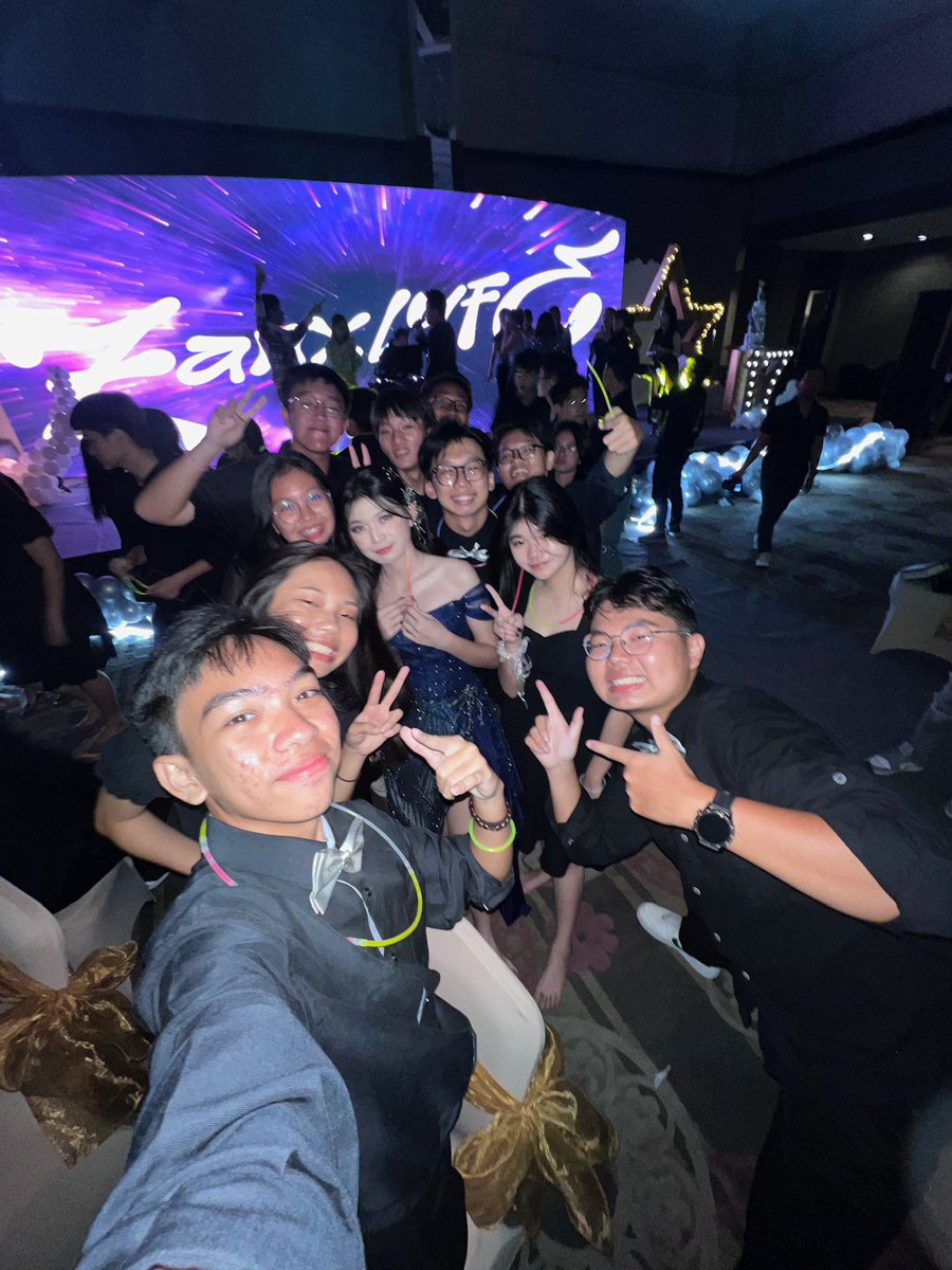 🅰️lin tweet media