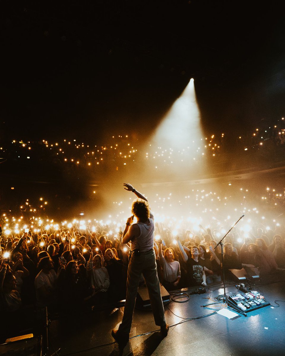 "And the world is full with poems yet there is so much unwritten" — #Portland at Cirque Royal, Brussels — November 15, 2024

picture by mava-visuals