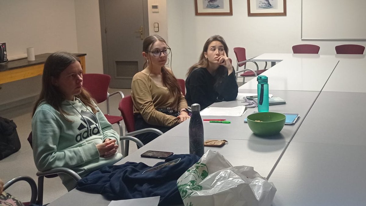 pertierralab's tweet photo. La semana pasada debatimos sobre modelos dinámicos y estadística bayesiana en el #JournalClub 🔖 del dpto. de Biogeografía y Cambio Global

Además pudimos disfrutar de una visita a las exposiciones de "El Ojo de la Ballena" 👁️ y "Ahab y la Ballena Blanca" 🐋 del @mncn_csic ! https://t.co/McKQXpXuVy