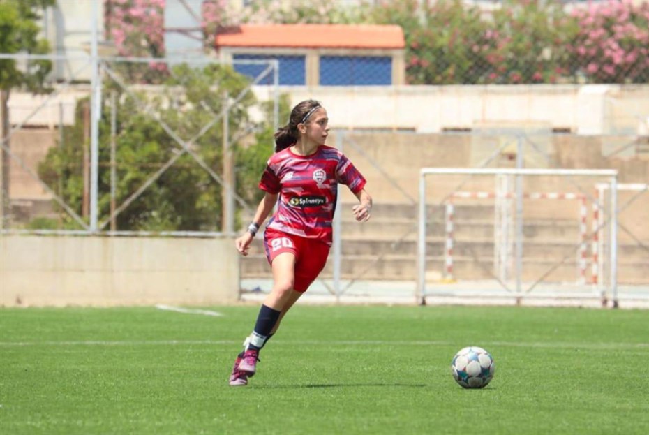 Wenn ukrainische Spitzensportler durch russische Angriffe verletzt oder getötet werden, berichten die Medien zu Recht. Die libanesische Fußballnationalspielerin Céline Haidar wurde gestern in #Beirut durch israelische Granaten schwer verletzt. Das ist bisher keine Meldung wert.