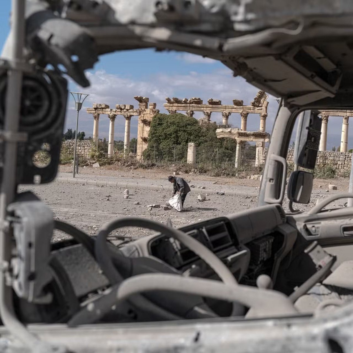 Au Liban, les bombardements israéliens mettent en péril le patrimoine architectural. buff.ly/4hX0UJZ