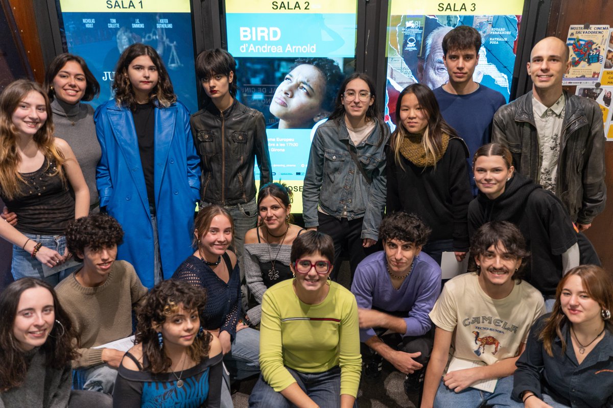 Gran celebració de l'<a href="/ArtCinemaDay/">European Arthouse Cinema Day</a>
amb la pre-estrena de BIRD d’Andrea Arnold als <a href="/Cinemes_Girona/">Cinemes Girona BCN</a> a càrrec de #JovesProgramadors
<a href="/MovingCinema_/">Moving Cinema</a>.  
Entrades exhaurides i meravellosa presentació de Miquel Sierra, ajudant de producció a BIRD, i alumne #cinemaencurs el 2016-2017!