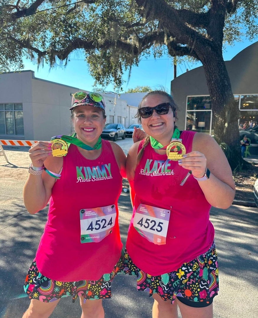 raw_threads's tweet image. Happy Medal Monday to everyone who ran races this weekend, including these two amazing sisters who crushed their marathons and PR'd in Savannah while wearing their Custom Name Runs Savannah Core Tanks! 👟💖 
.
📸 : @kimmyrunstheworld &amp;amp; @katie_runstheworld