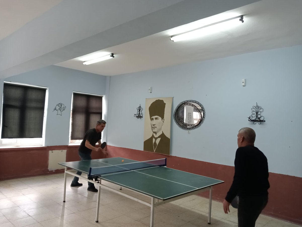 24 Kasım Öğretmenler Günü etkinlikleri kapsamında okulumuzda öğrencilerimiz ve öğretmenlerimiz arasında masa tenisi turnuvası düzenledik.