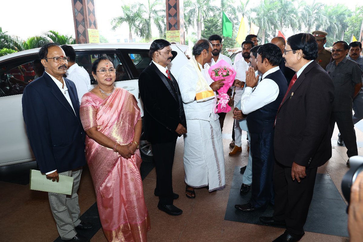 DrACSofficial's tweet photo. Glimpses of 33rd convocation at Dr. MGR Educational and Research Institute on November 16, 2024.
#DRMGR #MGRERI #convocation #graduands #undergraduate #civil #engineering #bestwishes #maduravoya #parttime #parttimecourses https://t.co/4M8K8EkBj6