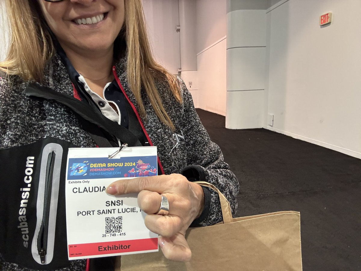 clothasub's tweet photo. Hoy se arma el booth y se trabaja hasta tarde… #DEMAShow #LasVegas #SNSI https://t.co/URONWByjPN