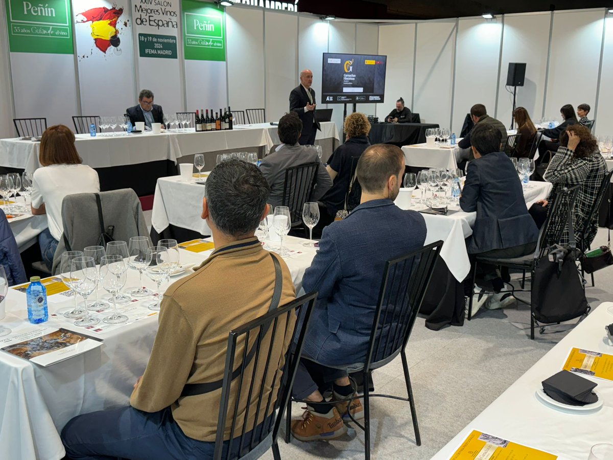 docampodeborja's tweet photo. Hemos celebrado la cata #GarnachasHistóricasProject en el XXIV Salón de Vinos @guiapenin.

Dicha cata ha generado un gran interés, destacando la personalidad, calidad y complejidad de ocho vinos que representan lo mejor de la Garnacha de la #DoCampoDeBorja #AragónAlimentosNobles https://t.co/u4urnVlu91