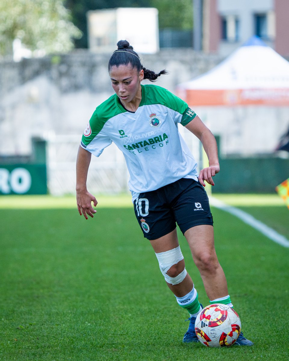 💚©️🤍

Casi 3⃣ meses después,
volvió la capitana, 
volvió <a href="/aliiiruiz17/">Alicia Ruiz</a>.

Sin duda, una de las imágenes del fin de semana ✨

#SegundaFederaciónFutFem
#RacingFem