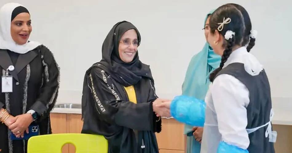 <a href="/HHShkDrSultan/">HH Sheikh Dr. Sultan</a>  <a href="/Sharjahnews/">الشارقة للأخبار</a> <a href="/events_smc/">الشارقة للإعلام</a>  <a href="/HHEOshj/">المكتب التنفيذي لسمو الشيخة جواهر القاسمي</a> 

سمو الشيخة جواهر القاسمي .. جوهر الخير والإنسانية ...
مقال بقلم .عادل عبدالله حميد
عضو اتحاد كتّاب وأدباء الإمارات

alwahdanews.ae/333924/