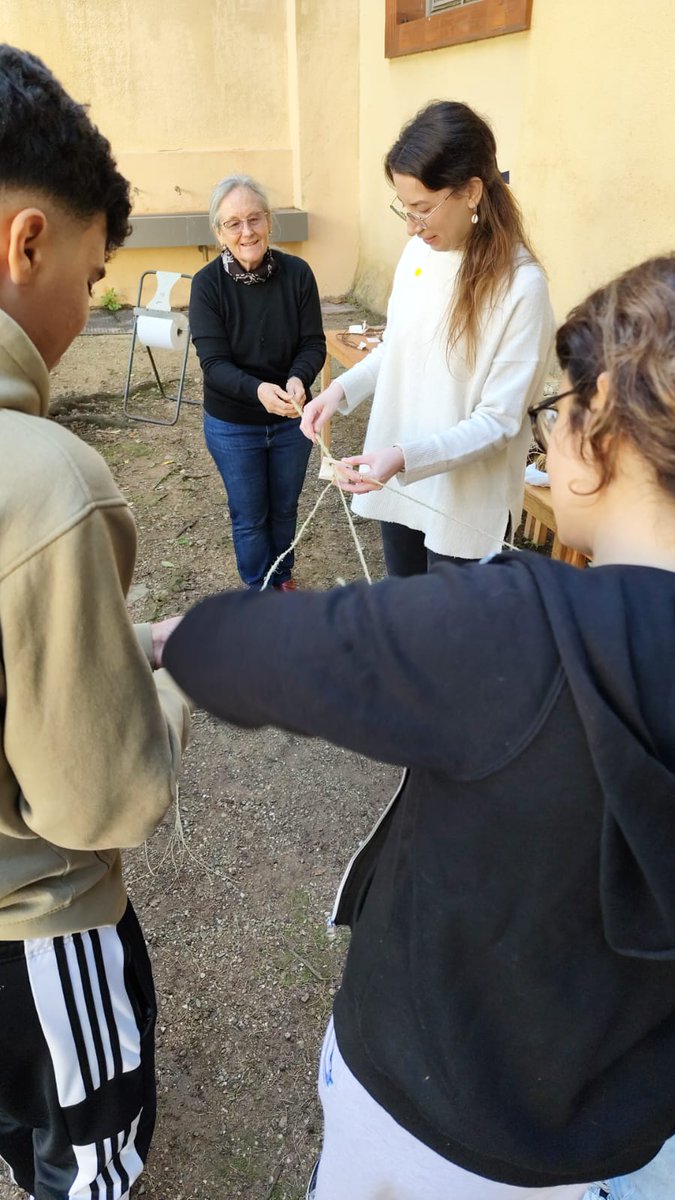 Èxit total a l’activitat "Dispara! El primer arc" al #MACarqueologia! 🏹 Més de 30 persones han participat activament en el taller, descobrint com es fabricaven arcs a la prehistòria.

Un viatge d’aprenentatge experiencial i emocional! 🙌