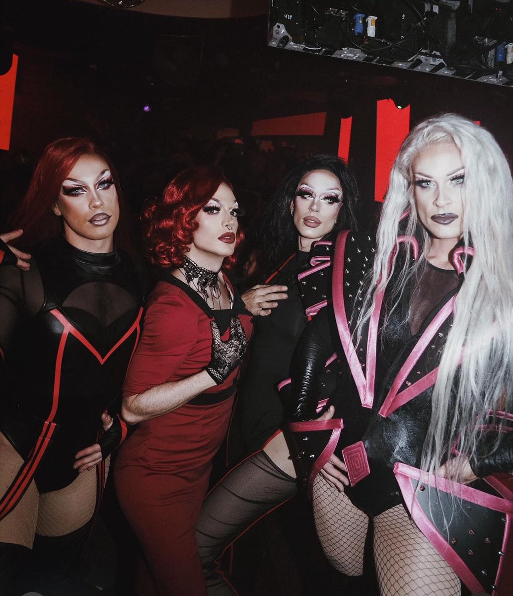 Vaya fin de semana de ensueño en Madrid!
Ver actuar a <a href="/LaraXfit/">𝗟𝗔𝗥𝗔 𝗫𝗙𝗜𝗧</a> , ir a la fiesta de cumpleaños de <a href="/akayenesi/">Multiservice Artist Yenesi 🤍</a> ir a un <a href="/galareinadrag/">Gala Reina Drag (Madrid)</a> por primera vez y conocer a <a href="/soymarianastars/">Mariana Stars. ❤️🌹🐍💫</a> y <a href="/ChanelAnorex/">Chanel Anorex</a> y de recuerdo esta foto de <a href="/josequality_/">JOSEQUALITY</a> de toda la familia!
<a href="/Juanma_pn_/">Juanma Perez</a> <a href="/BytonyNomde/">Bytony Nomde/ Picko Letha</a>