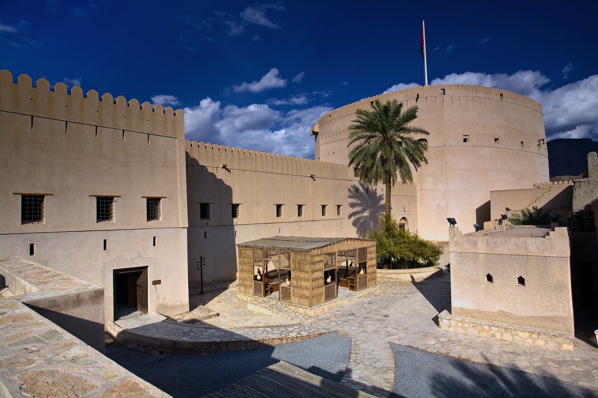 OmanGolfTrophy's tweet photo. 𝐂𝐀𝐏𝐓𝐔𝐑𝐄 𝐓𝐇𝐄 𝐁𝐄𝐀𝐔𝐓𝐘!

Nizwa Fort's breathtaking views &amp; photogenic landscapes! Oman's iconic Nizwa Fort is a testament to the country's rich history

#VisitOman | #NizwaFort https://t.co/DWBVRBjC9A