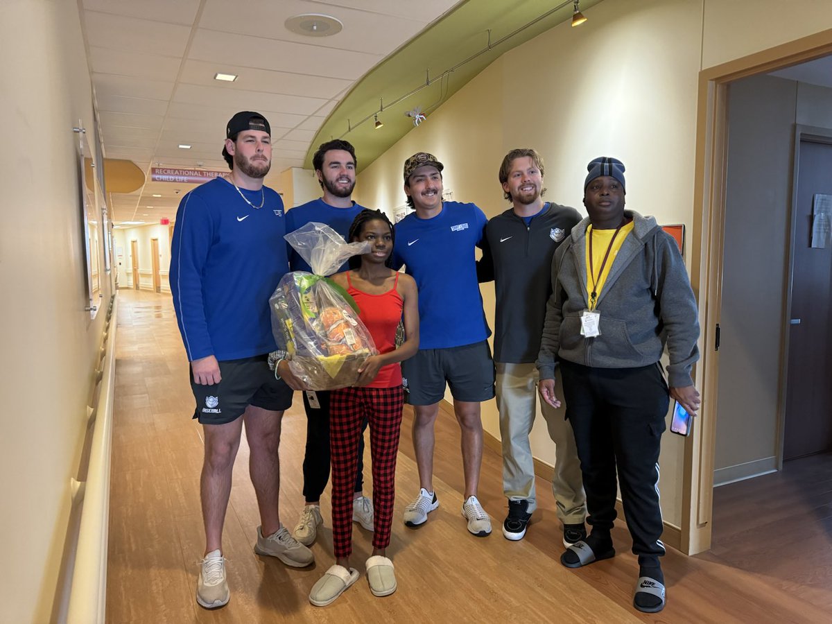 ⁦<a href="/SLUBaseball/">Saint Louis Baseball</a>⁩  ⁦<a href="/SLU_Billikens/">Billiken Athletics</a>⁩ delivering baskets today to kids at local Hospitals. Partnering w ⁦<a href="/BasketHope/">Basket of Hope</a>⁩ to make it a great day. First stop of 3 brightening the day.