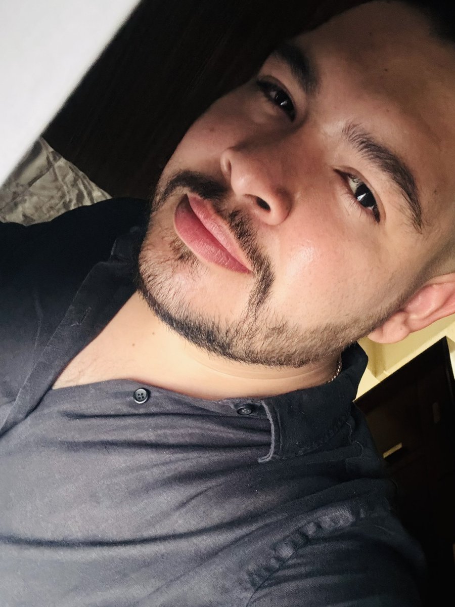 Ruomers's tweet photo. Ese chico es mío… #gay #gaygdl #gayboy #gaybear https://t.co/Q2QMSfpRu2