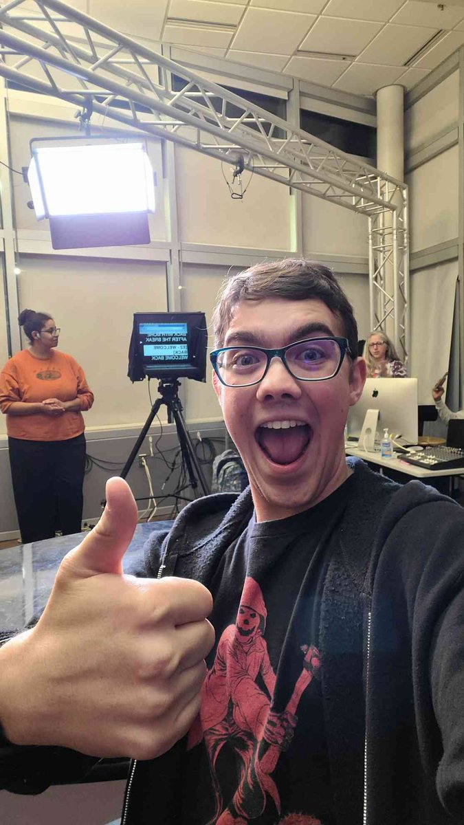 JustGreen25's tweet photo. Working in my university's studio again!
#ODUTVNews #ODUStudentJournalist https://t.co/2wxLaRf18M