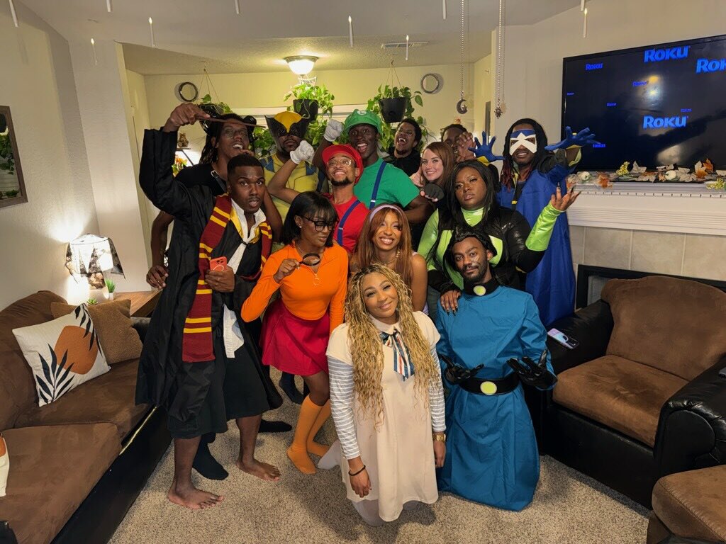 iPostRandomBS's tweet image. Halloween 2024💀👻🎃