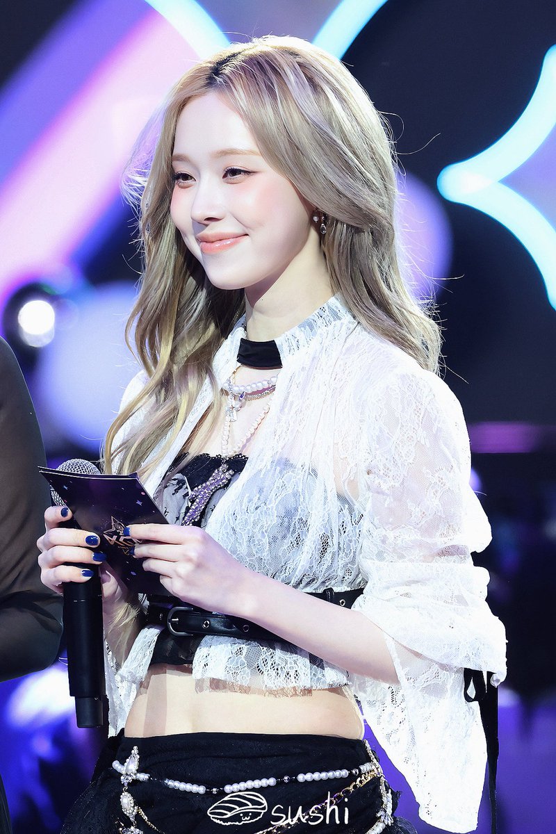 sushiw01's tweet photo. 241117 KGMA MC윈터

#aespa #에스파
#WINTER #윈터 https://t.co/W1tQpsSzT1