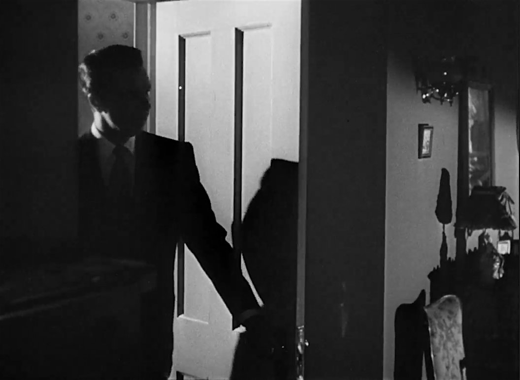 Chrisl7000's tweet image. Dick Powell in PITFALL (1948).
#Noirvember #Pitfall #DeToth #FilmNoir #AndreDeToth #DickPowell @NoirAlley @noirfoundation