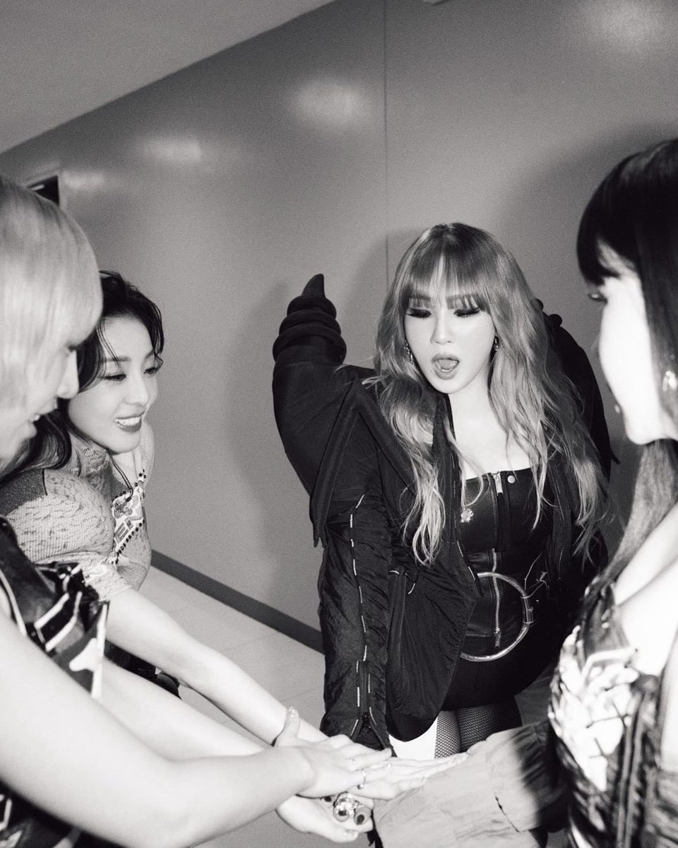 krungykwon's tweet photo. last weekend still feels surreal, like a fever dream. after not being able to attend aon, i almost thought it’s just wishful thinking to watch the four of you together onstage live. thank you for coming back, my queens. you are all worth the wait, and i’m glad i stayed. https://t.co/IwF4ngkvTx