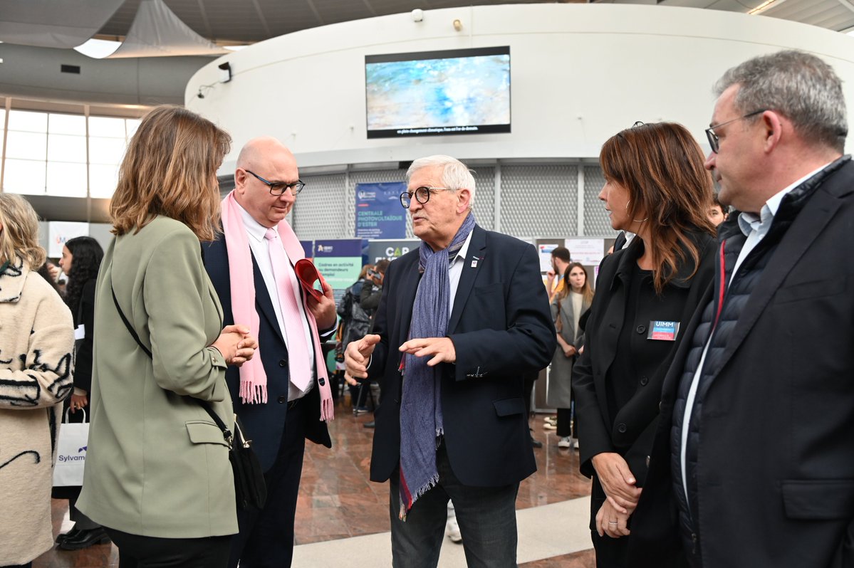 Prefet87's tweet photo. #ForumIndustrie | 🔩 François Pesneau, préfet de la #HauteVienne, a inauguré la #SemaineIndustrie, à #ESTERTechnopole, aux côtés d'Emile Roger Lombertie, maire de #Limoges, et d'Arnaud Hory, administrateur du pôle formation IUMM Limousin.
👥 Ce forum est dédié aux collégiens, lycéens, étudiants, demandeurs d’emploi et salariés en reconversion, qui souhaitent découvrir le secteur industriel et ses opportunités professionnelles.
👏🏻 Bravo aux organisateurs ! 50 entreprises présentes, 110 offres d’emploi, une dizaine de stages et une vingtaine d'alternances ont été proposés !