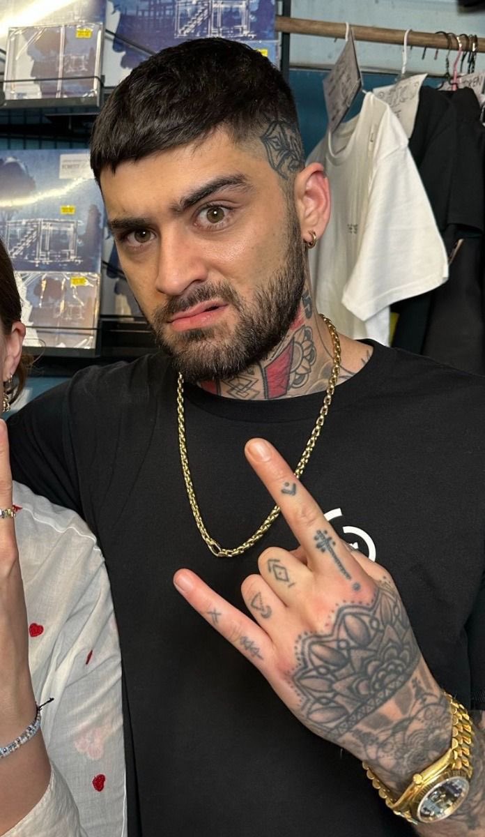 zayn pics (@sourcezayn) on Twitter photo 