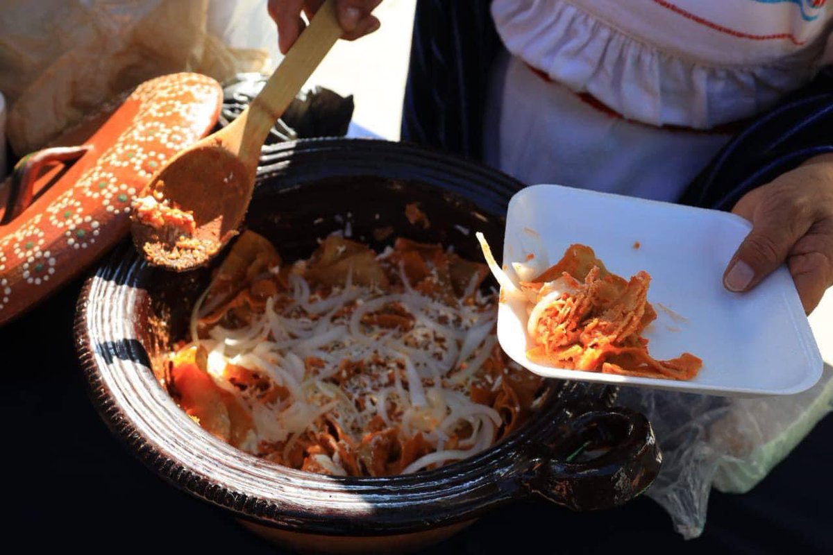 ¡No te pierdas el 3er Encuentro de Cocineras y Emprendedoras!  🥘🧑🏽‍🍳 

Asistirán 16 talentosas cocineras de la región para ofrecer una gran variedad de antojitos mexicanos. 

🗓️23 y 24 de Noviembre
📍Quiosco del Bosque, de 10:00 am a 7:00 pm.