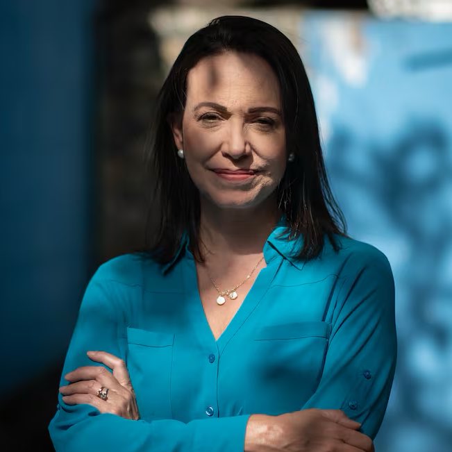 🇻🇪 | ÚLTIMA HORA 

Erik Prince instó a los líderes chavistas, incluido Nicolás Maduro, a abandonar el poder, comparando a María Corina Machado con el prócer José Antonio Páez. Según Prince, Machado liderará la salida de Venezuela del “infierno socialista”.

Estas declaraciones