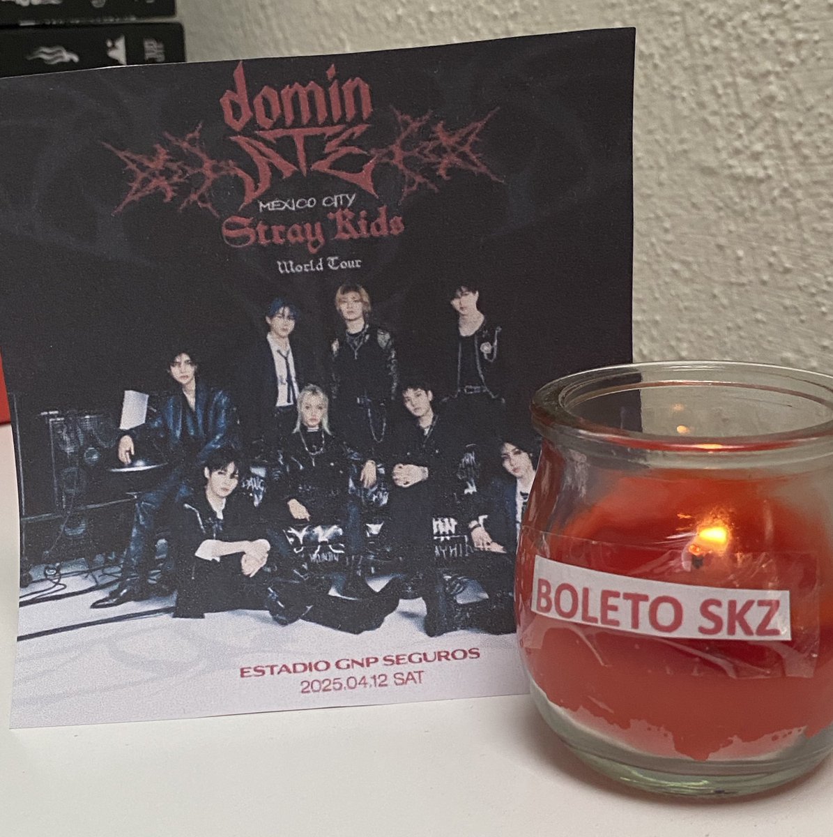innielvrs's tweet photo. querido dios yo sé que he sido una perra toda mi vida y fui cruel con lexi y mi familia y en verdad lo siento mucho pero por favor dios te ruego QUE ME DEJES CONOCER A MI GRUPO FAVORITO POR FAVOR 😭😭 https://t.co/vkWCWupfrT