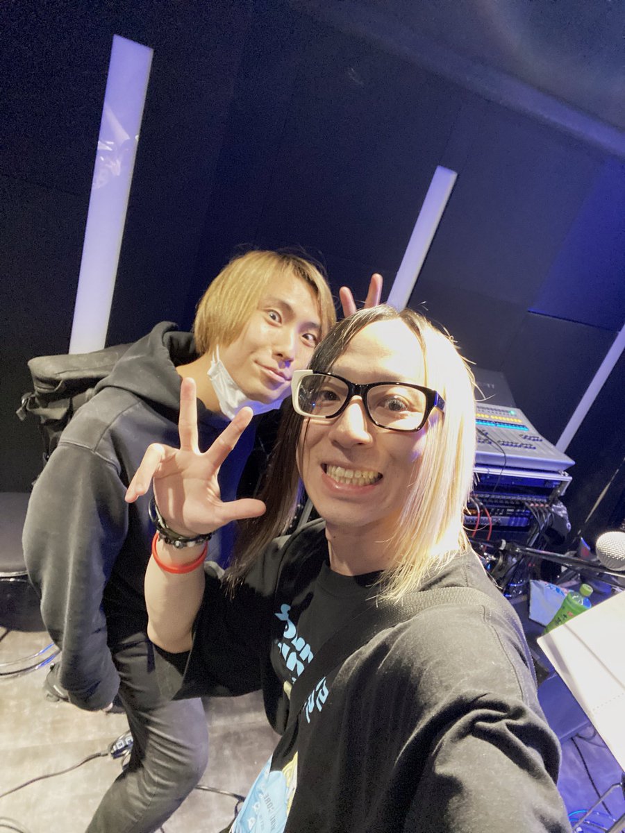 samurai_shiori's tweet photo. ツーマンをお手伝いしてくれるそうちゃん@sohvdp 
色んな人達の協力のおかげで成り立つツーマン、絶対成功させたいしラーメン食べたい！ https://t.co/agqzvWInMU