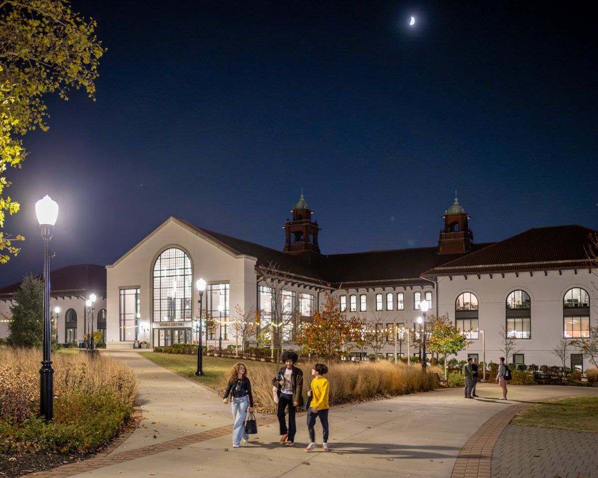 montclairstateu's tweet image. Nightly stroll 🌙 #MontclairViews