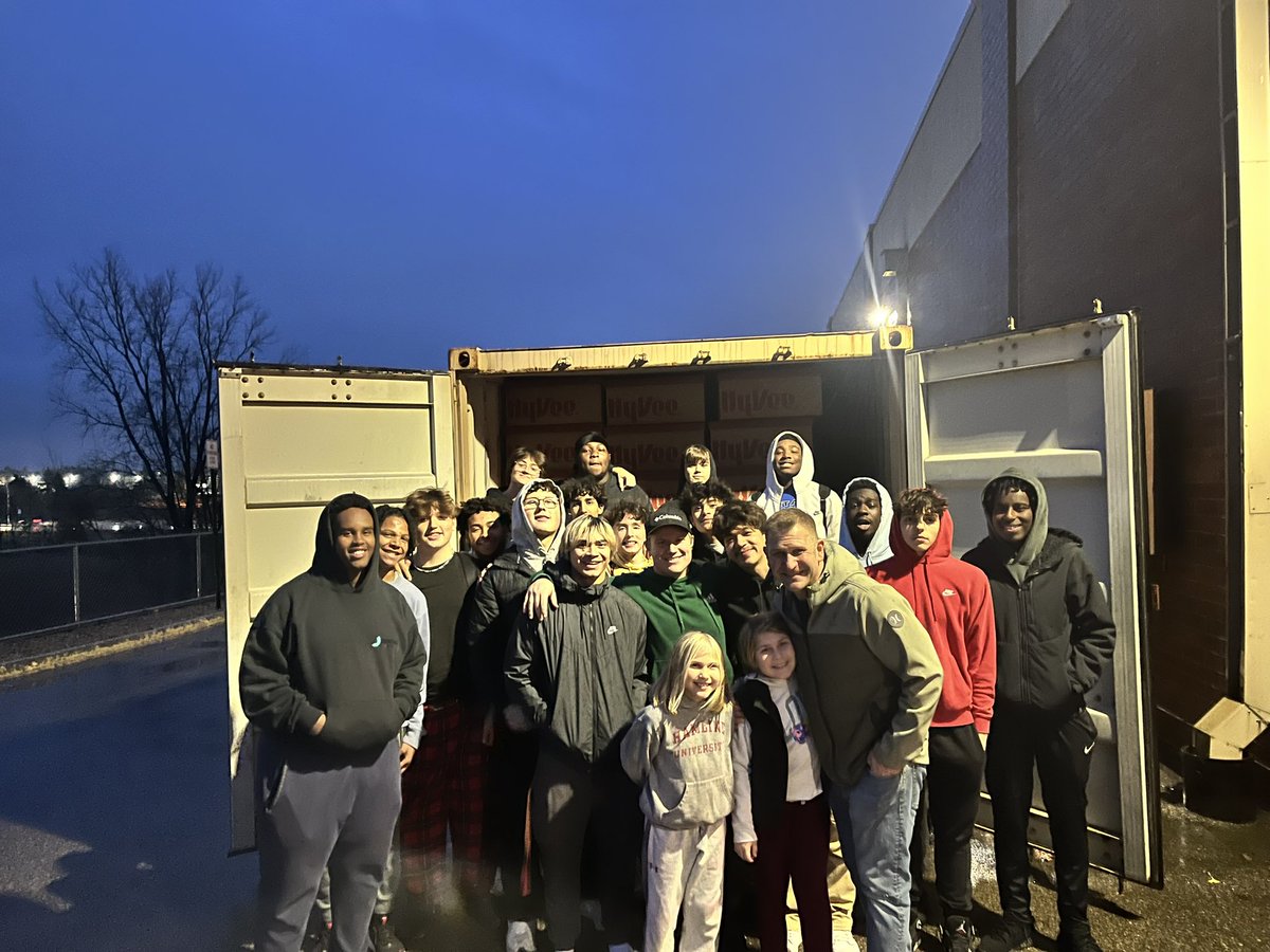 CoachDieds's tweet photo. Great job by this crew putting the thanksgiving boxes together! https://t.co/8XvmiibsbE