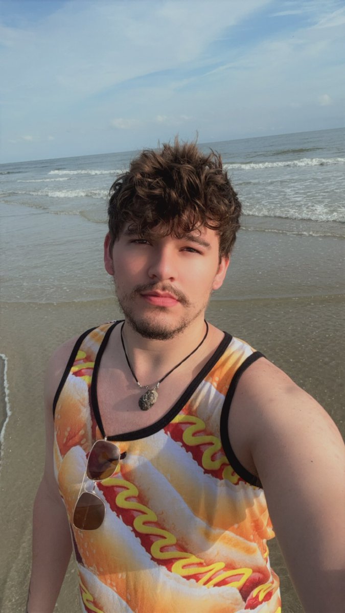 itsjohnnystone's tweet photo. I need to go back to this 🏖️ https://t.co/ulJ8FjbpMQ