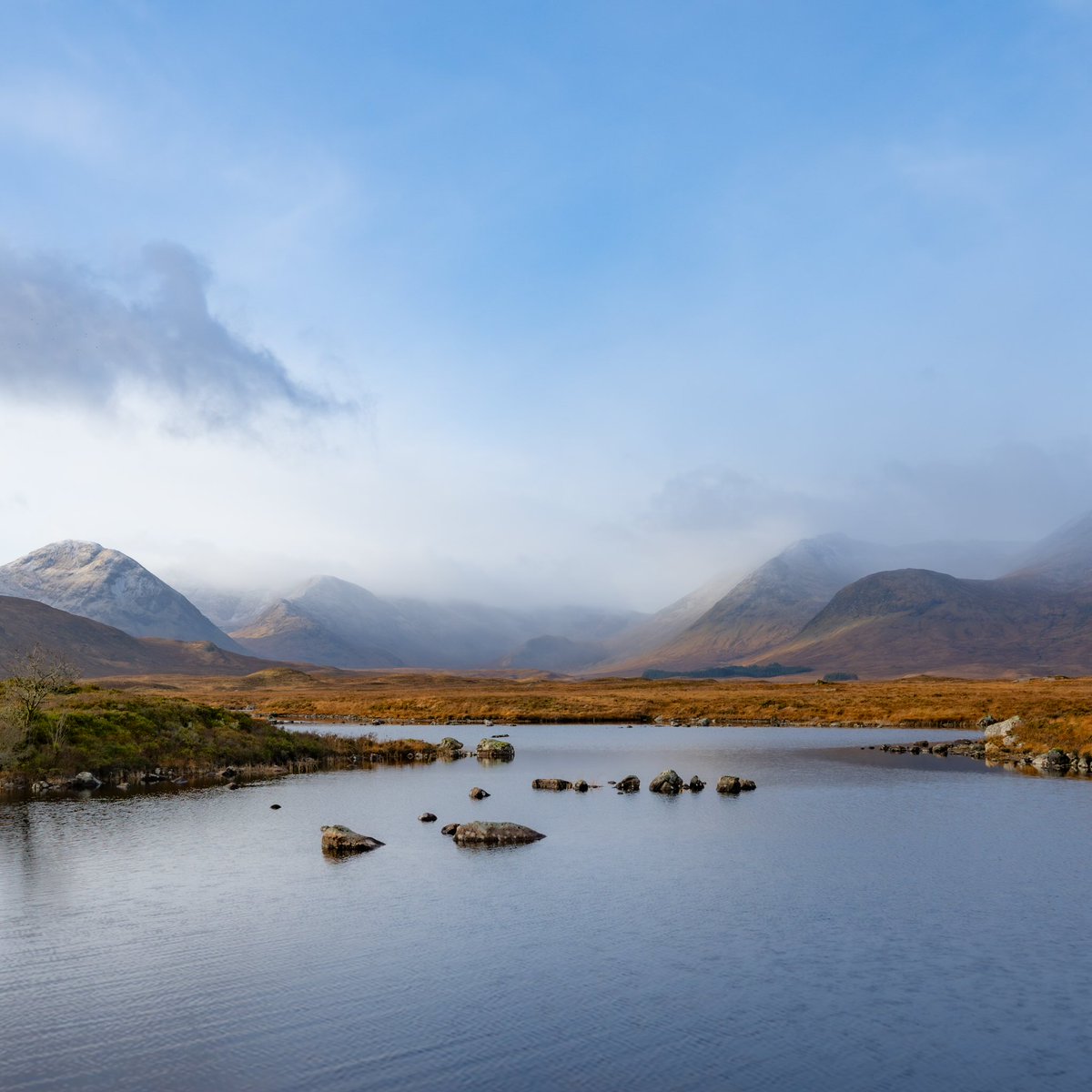 flynnofficial's tweet photo. The majesty of Glencoe, Scotland in the late autumn 🏴󠁧󠁢󠁳󠁣󠁴󠁿 https://t.co/TPlfwC6AKH