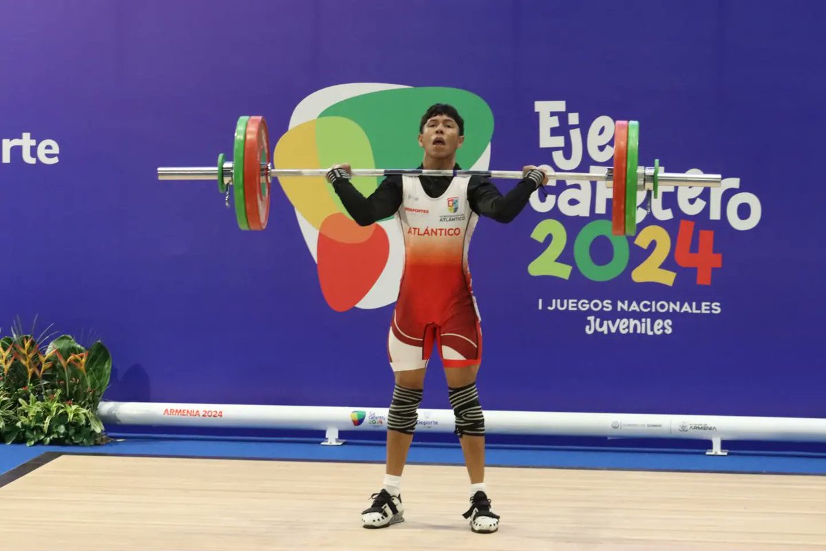 💪🏻💥 ¡Fortaleza, decisión y voluntad! Eso es el levantamiento de pesas de los #JuegosJuveniles2024.

🏋🏻🏋🏻‍♀ Con gran expectativa, comenzó, este lunes en el Centro de Convenciones de la capital quindiana, la competencia de levantamiento de pesas.
