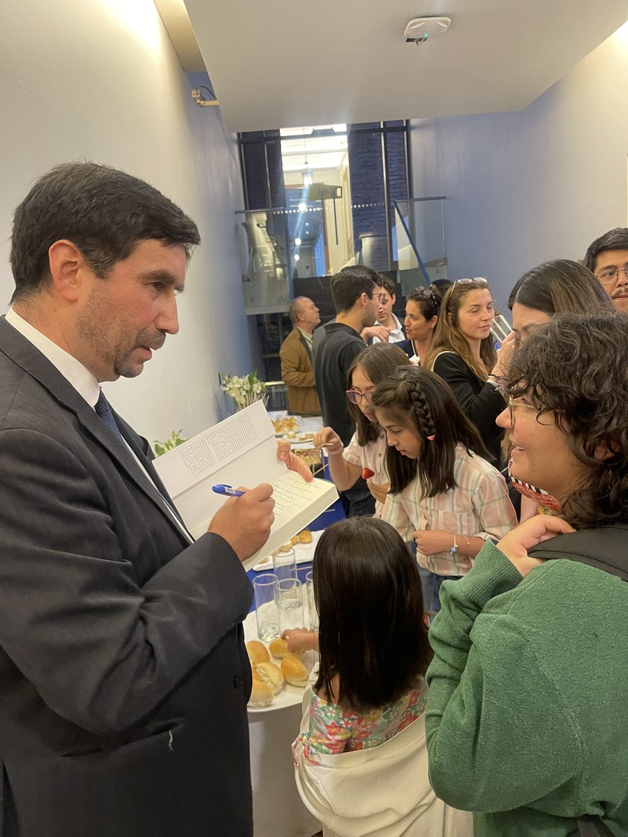 <a href="/r_bordachar/">Rodrigo Bordachar Urrutia</a> Seguimos en <a href="/derechouc/">Facultad Derecho UC</a>