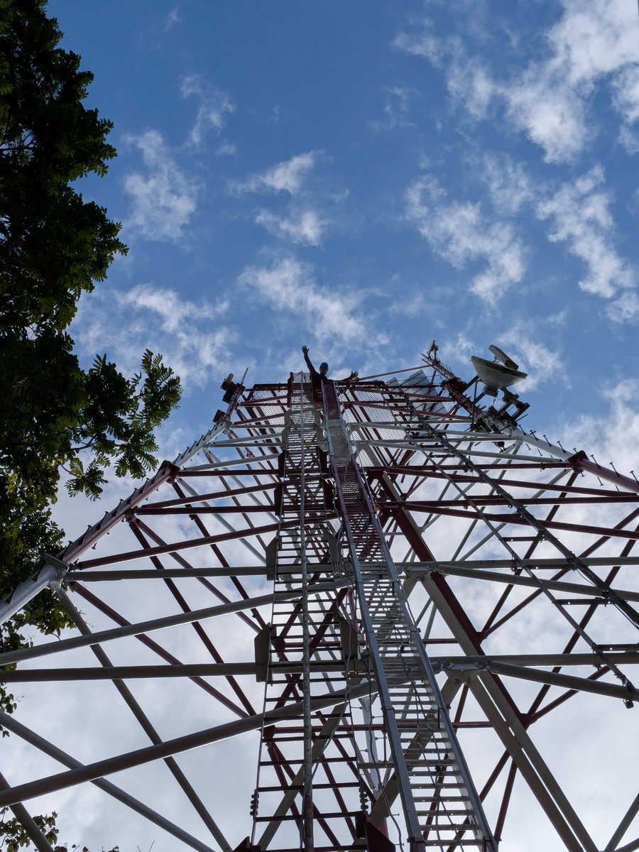 Just days after winning #XPRIZERainforest we’re on BCI, Panamá to extend our 🌳🌴 mapping solution to (hopefully) the entire 1500-ha island! We’re installing an antenna to extend our operational range. Testing it tomorrow! Hope it works! 🤞