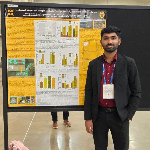 MU_NMREEC's tweet photo. Graduate students gained invaluable experience sharing research, networking, and learning from esteemed faculty from across the nation at the ASA, CSSA, SSSA Conference. Help us congratulate our students:
Dustin Steinkamp- 1st Position Poster
Pranay Kadari- 1st Position Oral https://t.co/VMyXc0Klo1