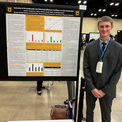 MU_NMREEC's tweet photo. Graduate students gained invaluable experience sharing research, networking, and learning from esteemed faculty from across the nation at the ASA, CSSA, SSSA Conference. Help us congratulate our students:
Dustin Steinkamp- 1st Position Poster
Pranay Kadari- 1st Position Oral https://t.co/VMyXc0Klo1