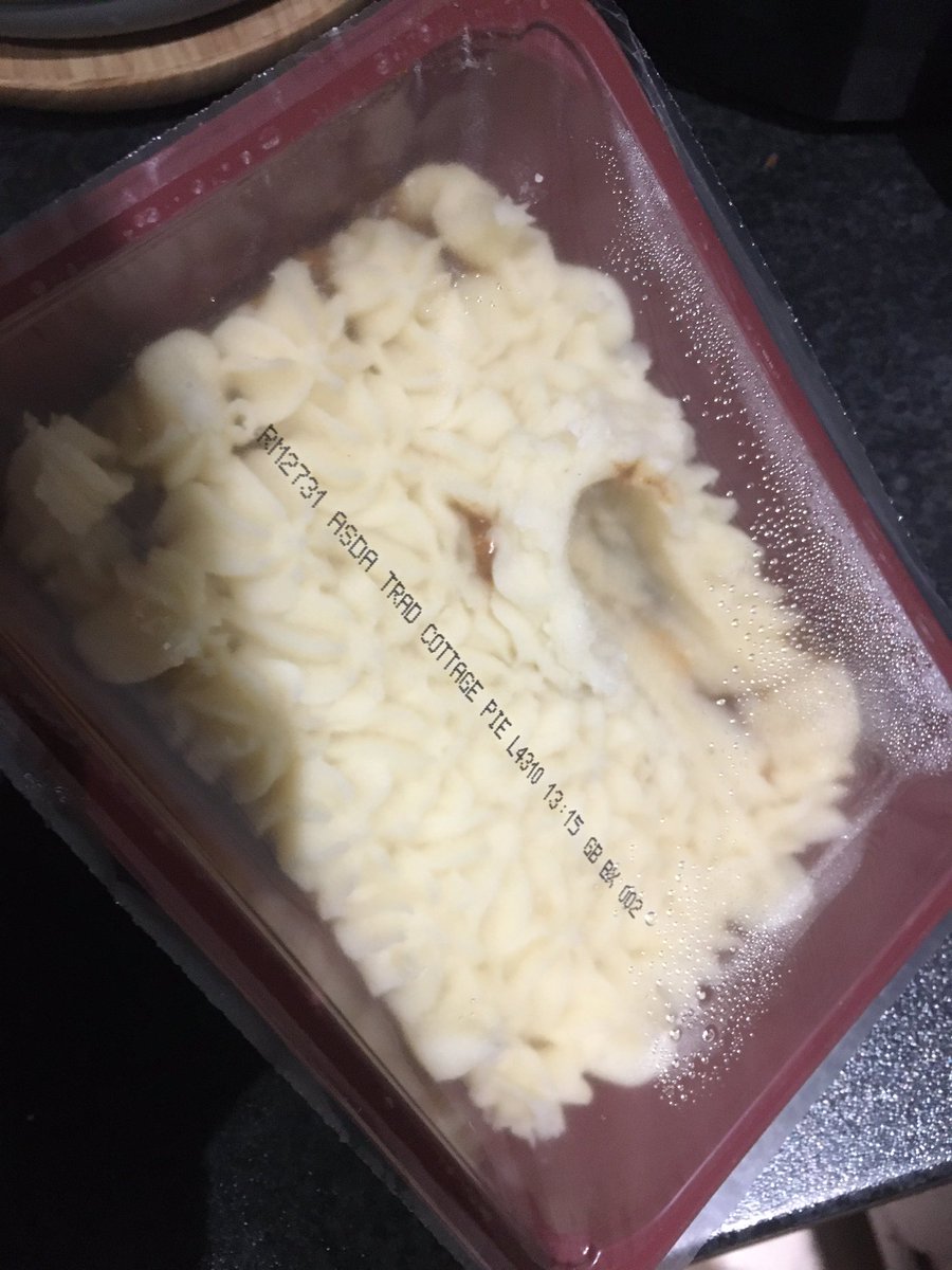 kasomaeric's tweet photo. Oh…@asda @AsdaServiceTeam I’m sure you can appreciate my bitter disappointment as I took off the sleeve for a late-dinner, only to find this 🤔🤨🤦🏾‍♂️ https://t.co/7NVLArPgK0