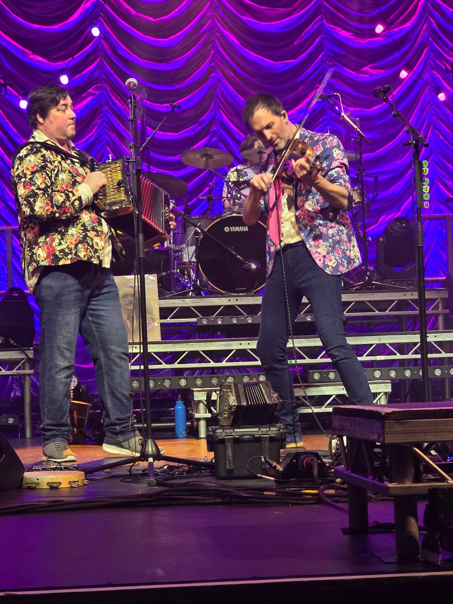 PeterLewis55's tweet photo. @bellowheaduk As always, @bellowheaduk @boden_jon put on a fantastic show. Great to see @LondonPalladium #Bellowhead https://t.co/nG1Ufrb9FH