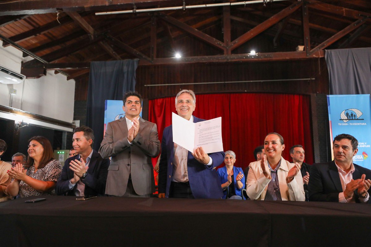 MartinLlaryora's tweet image. Durante mi visita a la ciudad de #Embalse, anunciamos #obras de infraestructura urbana por más de 1.100 millones de pesos. Los fondos estarán destinados a diferentes obras que se ejecutarán en 21 localidades del departamento #Calamuchita.

Estos recursos provinciales se