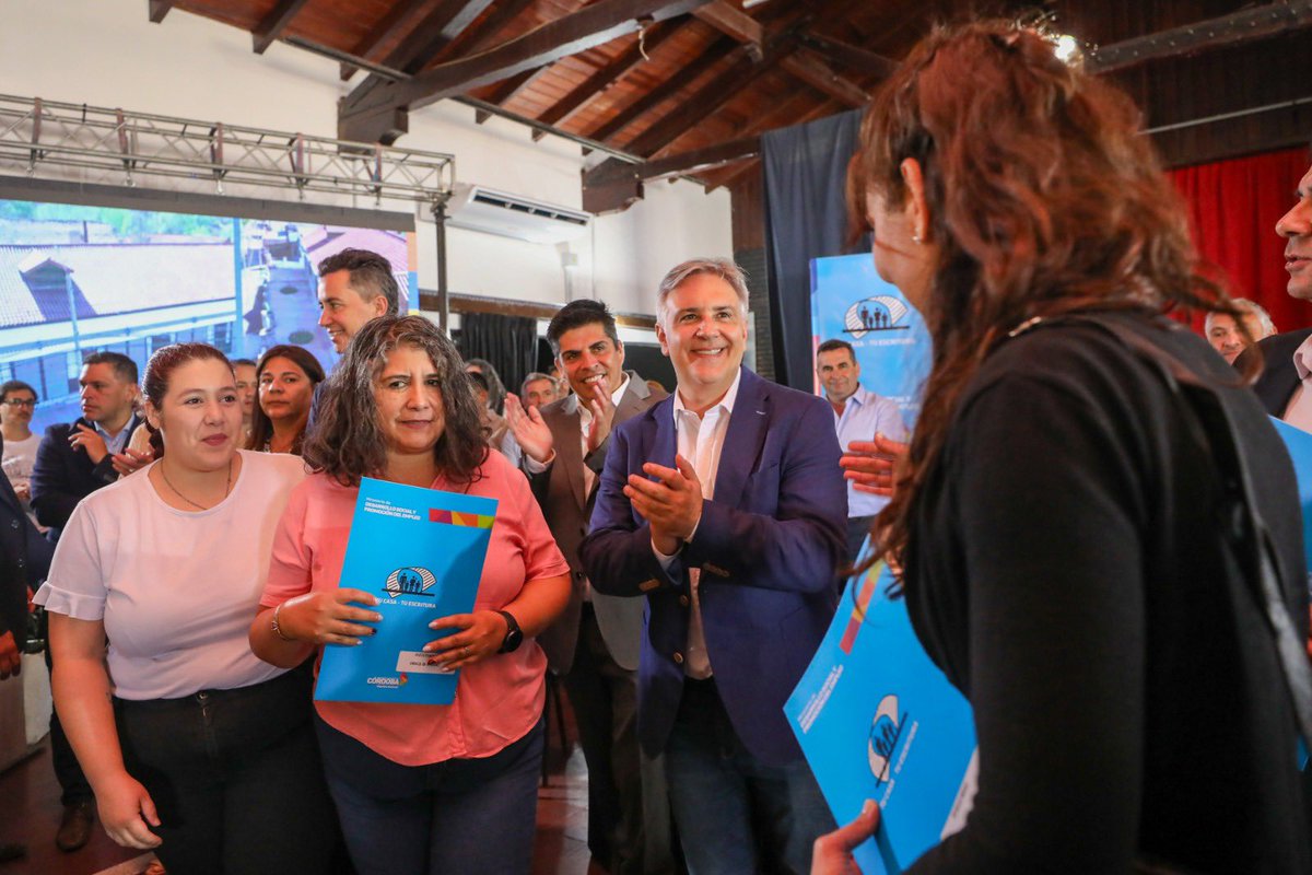 MartinLlaryora's tweet image. Durante mi visita a la ciudad de #Embalse, anunciamos #obras de infraestructura urbana por más de 1.100 millones de pesos. Los fondos estarán destinados a diferentes obras que se ejecutarán en 21 localidades del departamento #Calamuchita.

Estos recursos provinciales se