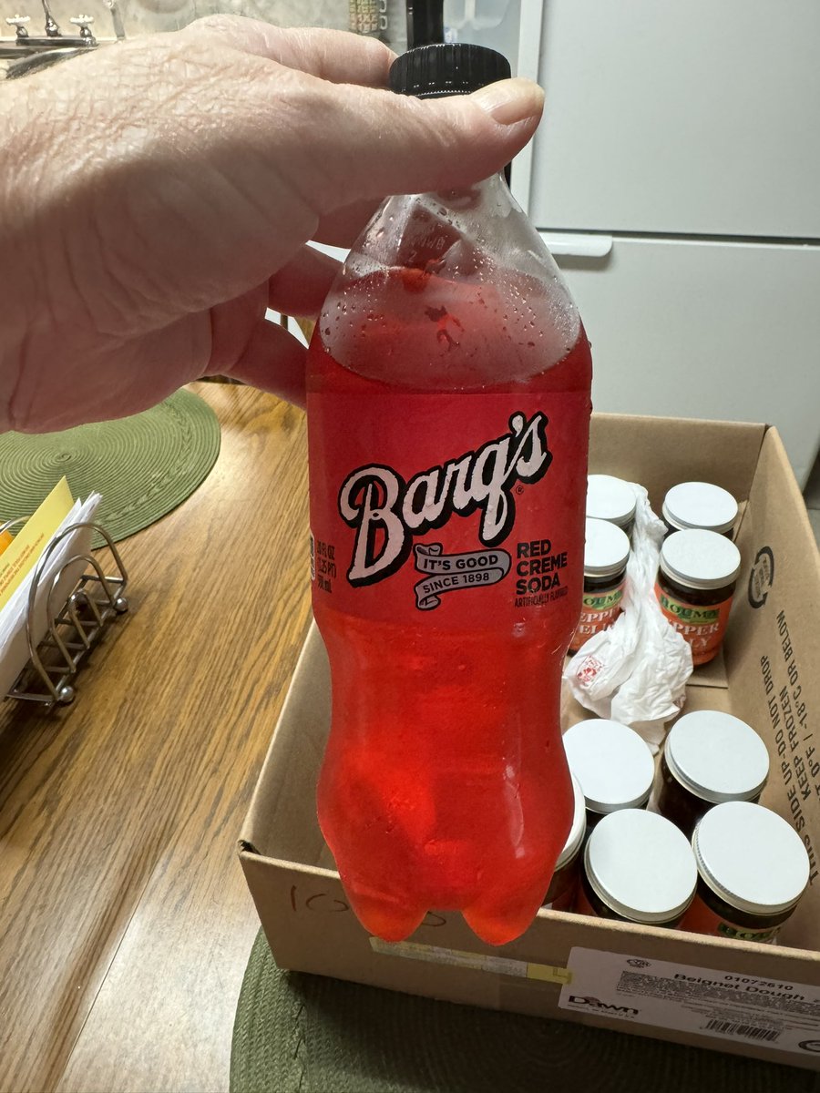BayouTigerGal's tweet photo. When in Houma ….We need to bring Pop Rouge back though. Why did they ever stop making it?
#Houma
#CajunConnection https://t.co/gLqqBIUPkl