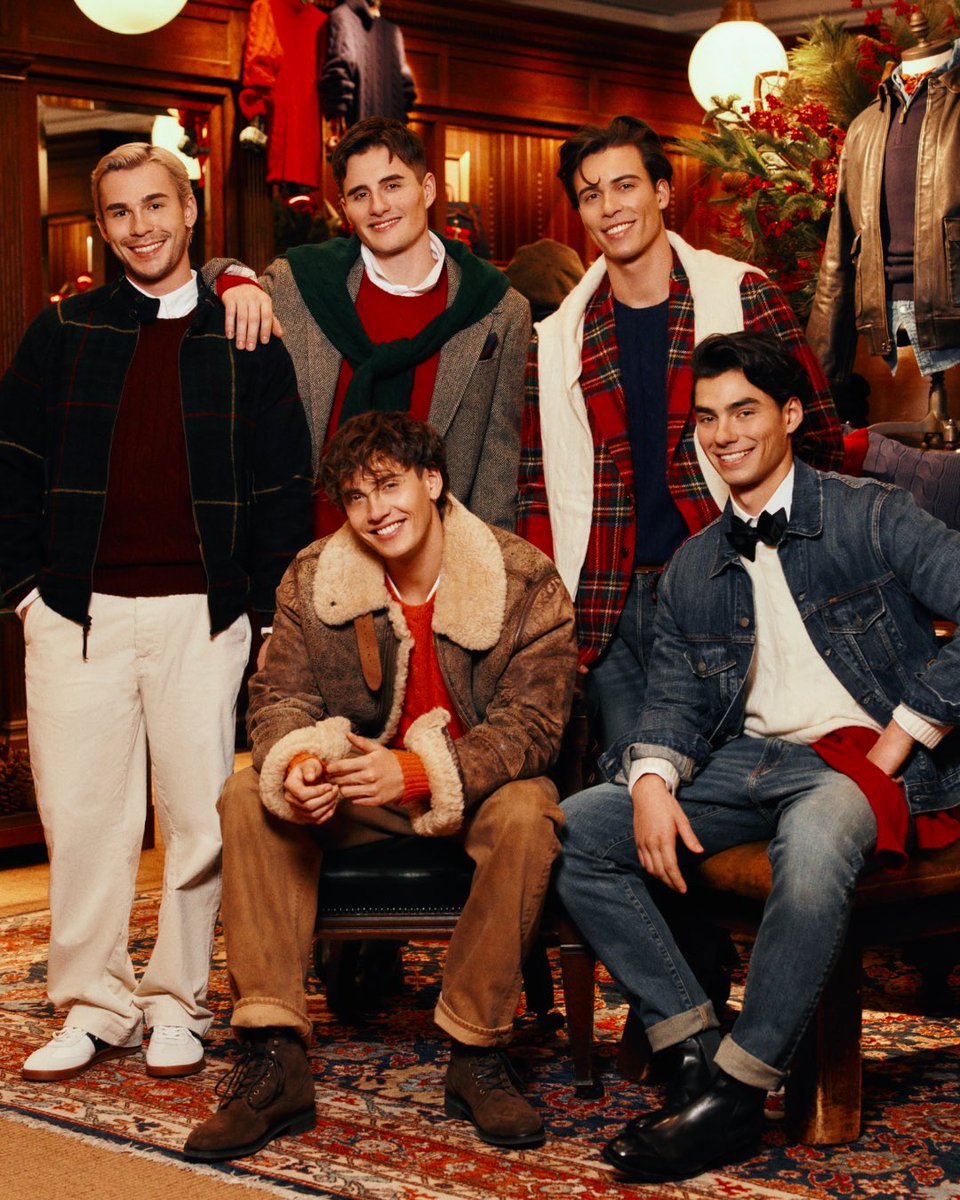 RalphLauren's tweet photo. The perfect gift for the holidays: Polo Ralph Lauren and a new single from the #ElevatorBoys.

#TimSchaecker, #BeneSchulz, #JacobRott, #JulienBrown, and #LuisFreitag visit the Ralph Lauren Berlin store to celebrate the release of their newest song, “Jingle Bell Rock.”

#RLHoliday https://t.co/OIvkJ1yhWh